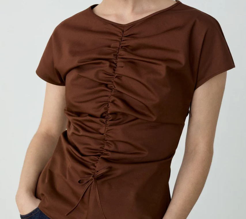 Camiseta Laagam frunces marron